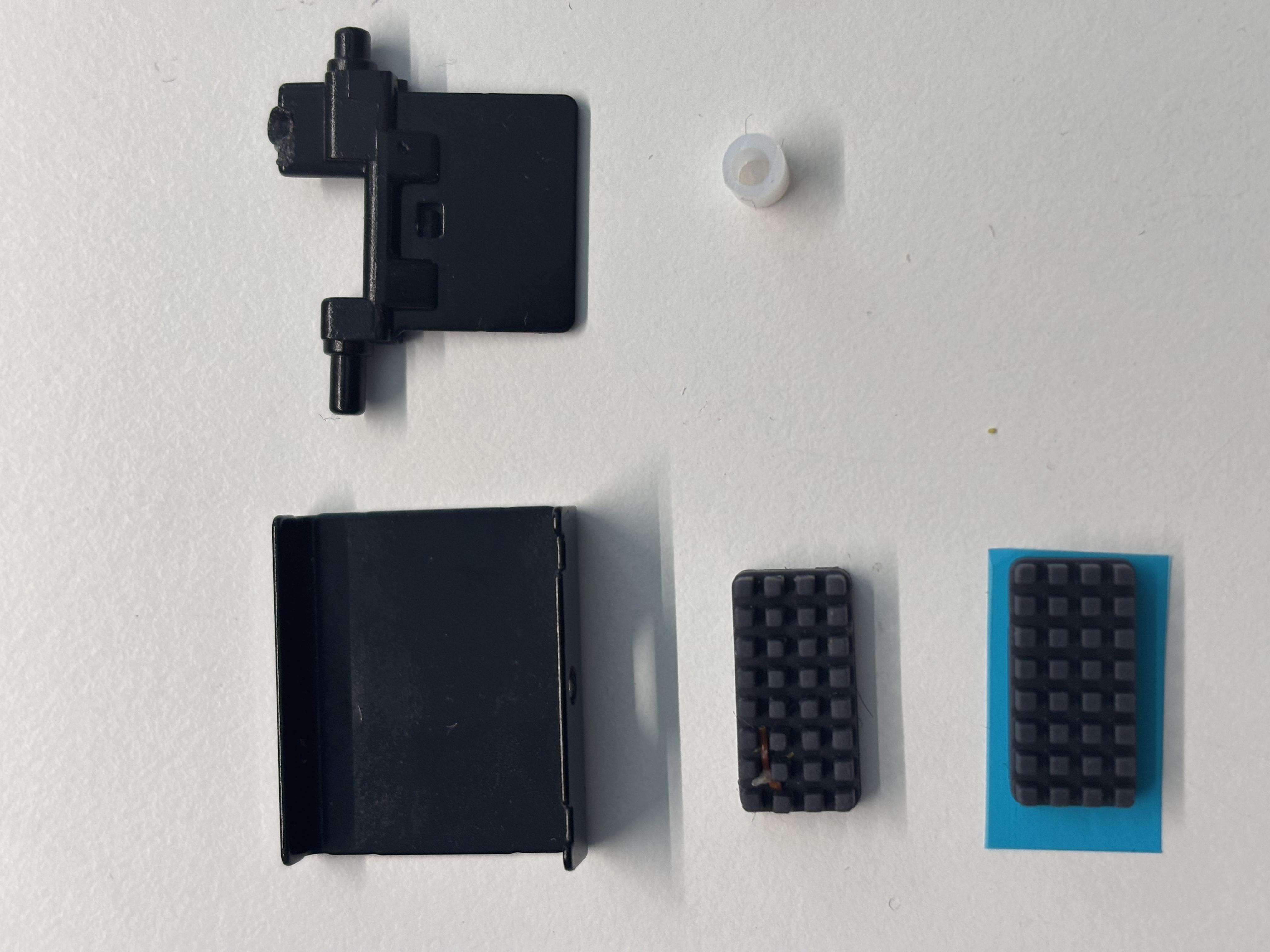 Parts from the original wiper and the additional cleaning pad